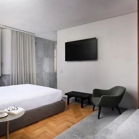 Hotel Della Posta, The Bank