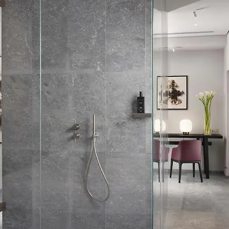 Della Posta, The Bank Hotel