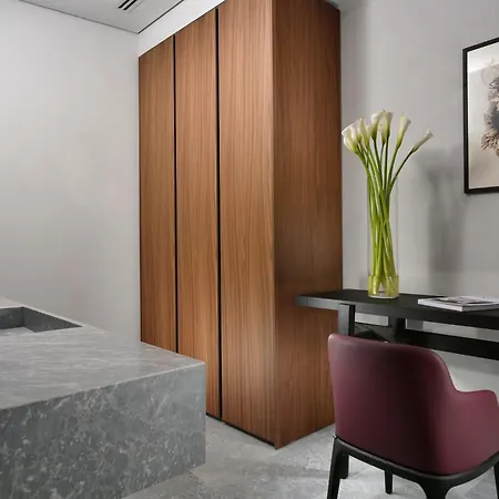 Hotel Della Posta, The Bank