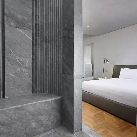 Della Posta, The Bank Szálloda 4*