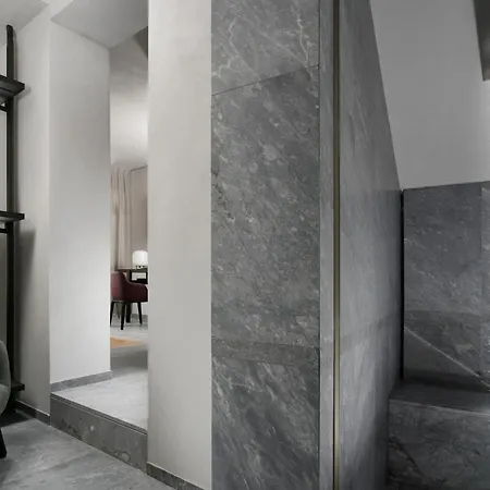 Della Posta, The Bank 4*