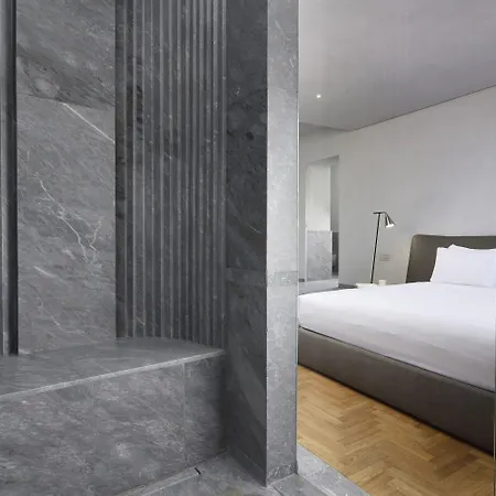 Szálloda Della Posta, The Bank