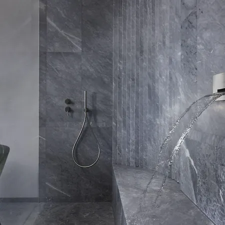 Szálloda Della Posta, The Bank