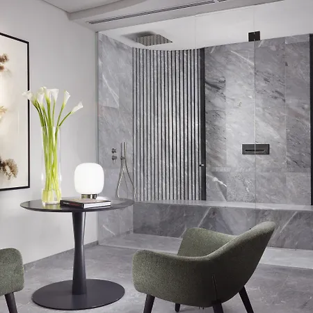 Della Posta, The Bank Szálloda