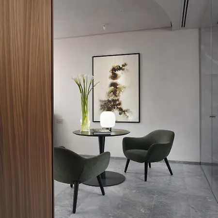 Della Posta, The Bank Hotel