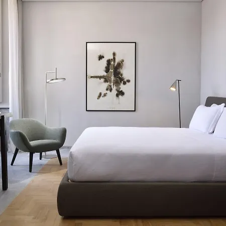 Della Posta, The Bank Hotel