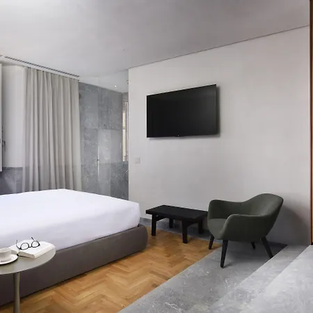 Hotel Della Posta, The Bank