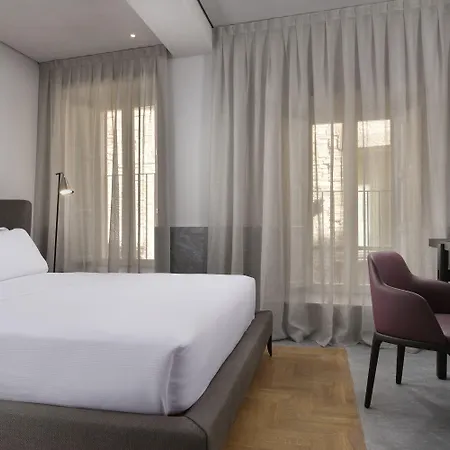 Della Posta, The Bank Hotel