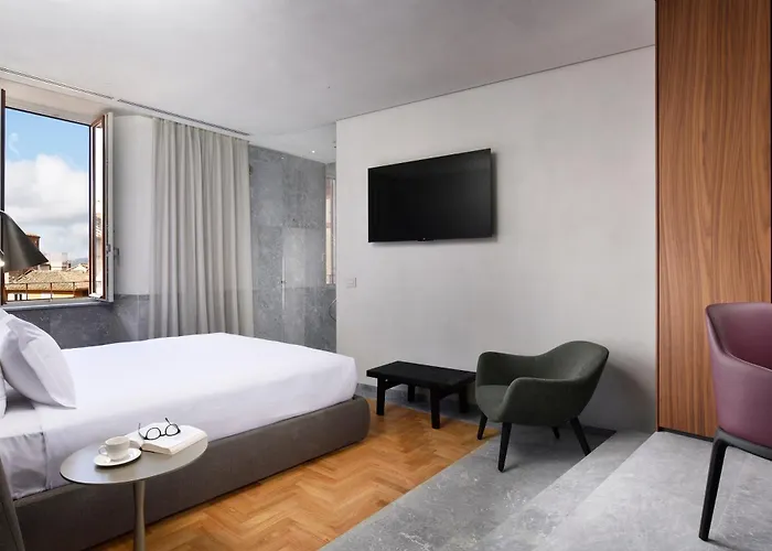 Hotel Della Posta, The Bank