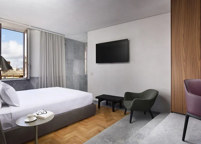 Hotel Della Posta, The Bank